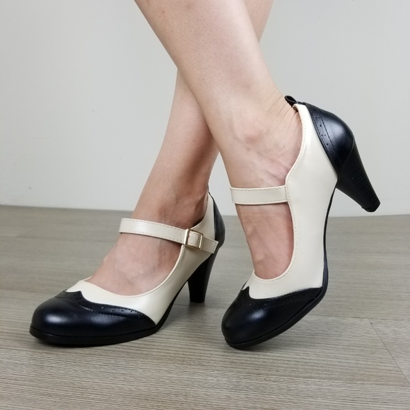 Oxford Vintage Round Toe Pump - Picture 3 of 8